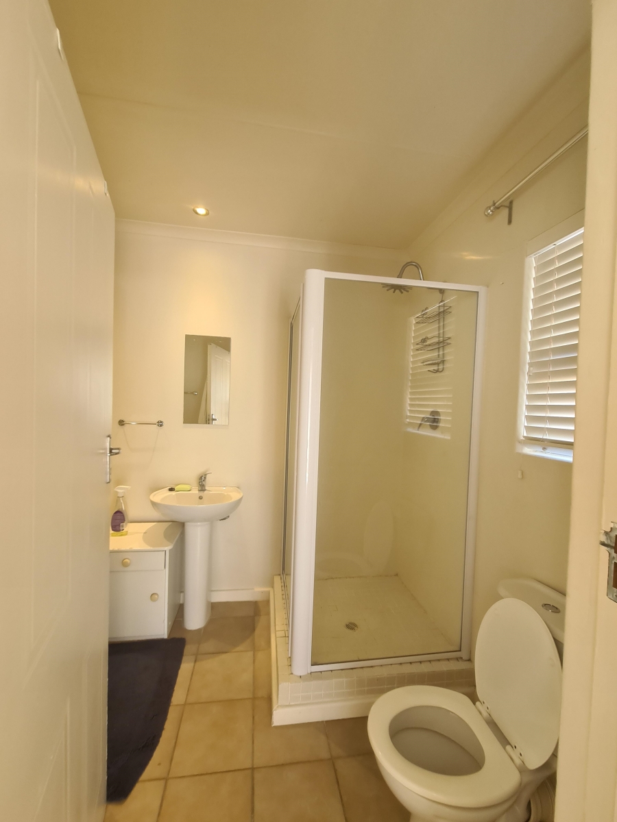 To Let 4 Bedroom Property for Rent in Vleesbaai Western Cape